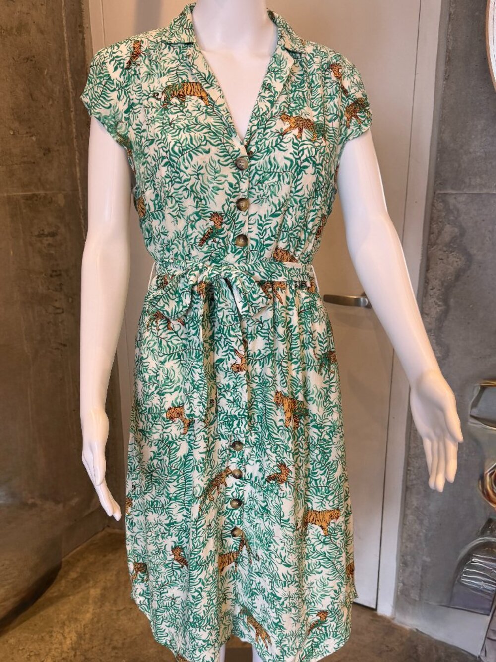 Anthropologie Maeve Catherine Shirtdress Tiger Print Green Jungle Midi Sz 4 - Picture 2 of 8